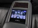 ★後席もVIP装備!後席センターコンソールの画像です!こちらのお車には、後席にもパワーシートが装備されています!更にオーディオなども後席から操作出来るなど豪華!ゲストに喜んで頂ける装備ですね!