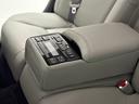 ★後席もVIP装備!後席センターコンソールの画像です!こちらのお車には、後席にもパワーシートが装備されています!更にオーディオなども後席から操作出来るなど豪華!ゲストに喜んで頂ける装備ですね!