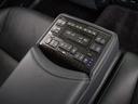 ★後席もVIP装備!後席センターコンソールの画像です!こちらのお車には、後席にもパワーシートが装備されています!更にオーディオなども後席から操作出来るなど豪華!ゲストに喜んで頂ける装備ですね!