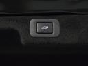 スイッチ操作でトランクリッドの自動開閉が行えます。電子キー本体のワイヤレス機能や運転席のスイッチからでもオープン操作が可能です!高級車ならではの快適装備です!!