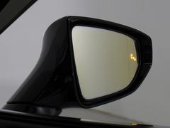 ＢＳＭ（ブラインドスポットモニタ）！隣の車線を走る車両をレーダーで検知し、ドアミラーでは確認しにくい後側方エリアに存在する車両に加えて、急接近してくる車両も検知します。 4