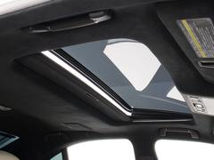 ★人気装備のサンルーフ！様々なドライブシーンで活躍してくれます！！開放感ある車内空間は気持ちがいいですよ！ 2