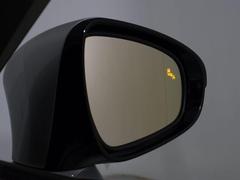 ＢＳＭ（ブラインドスポットモニタ）！隣の車線を走る車両をレーダーで検知し、ドアミラーでは確認しにくい後側方エリアに存在する車両に加えて、急接近してくる車両も検知します。 7