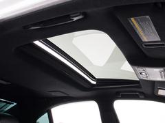 ★人気装備のサンルーフ！様々なドライブシーンで活躍してくれます！！開放感ある車内空間は気持ちがいいですよ！ 2