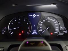 ドライバーモニター付！ステアリングに搭載したカメラと画像処理コンピュータを用いて運転者の顔の向きを検知し、運転者が正面を向いていない状態で衝突の可能性が高いと判断した場合に、警報を発するシステム！ 6