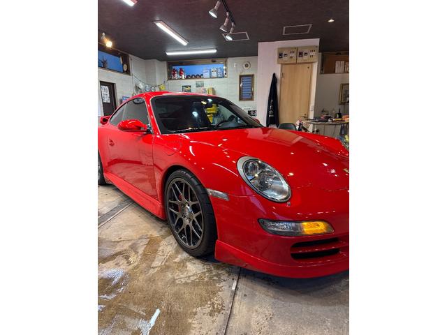 ９１１ ９１１カレラＳ　９１１カレラＳ　社外サスペンション／レッドキャリパー／ブラックレザー内装／天井アルカンターラ／ＬＥＤナンバー灯／パナソニックナビ／バックカメラ／ＥＴＣ／ＨＩＤ／ハンドルＭＴシフト／インタミ対策車（4枚目）