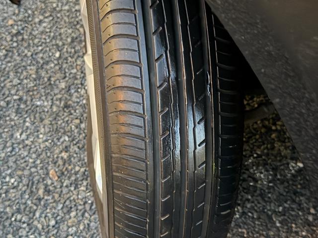 パッソ Ｘ　クツロギ　ＥＴＣ　ナビ　　テレビ　ＣＤ　Ｂｌｕｅｔｏｏｔｈ　キーレスエントリー　盗難防止システム　衝突安全ボディ　エアコン　パワーステアリング　パワーウィンドウ　ＡＢＳ　運転席助手席エアバック（8枚目）