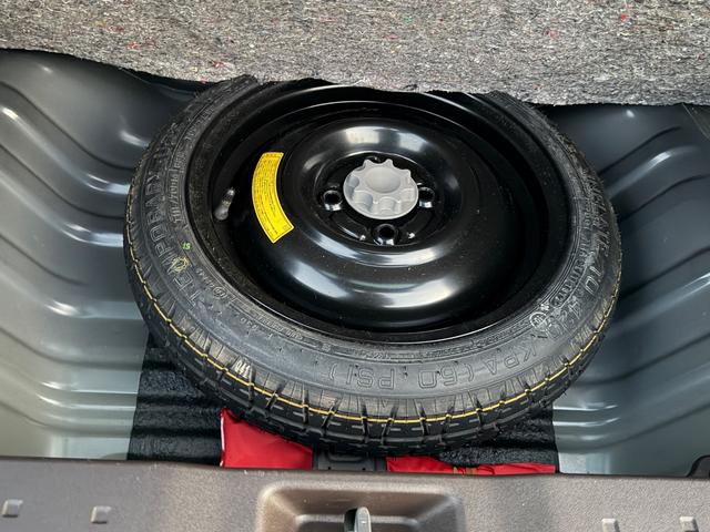 パッソ Ｘ　クツロギ　ＥＴＣ　ナビ　　テレビ　ＣＤ　Ｂｌｕｅｔｏｏｔｈ　キーレスエントリー　盗難防止システム　衝突安全ボディ　エアコン　パワーステアリング　パワーウィンドウ　ＡＢＳ　運転席助手席エアバック（9枚目）