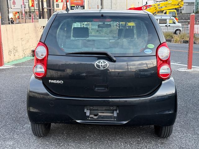 パッソ Ｘ　クツロギ　ＥＴＣ　ナビ　　テレビ　ＣＤ　Ｂｌｕｅｔｏｏｔｈ　キーレスエントリー　盗難防止システム　衝突安全ボディ　エアコン　パワーステアリング　パワーウィンドウ　ＡＢＳ　運転席助手席エアバック（21枚目）