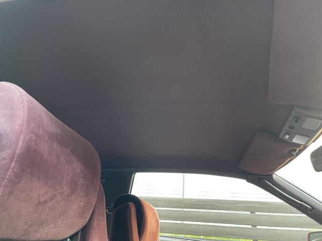 キレイな天張りと内張りです。