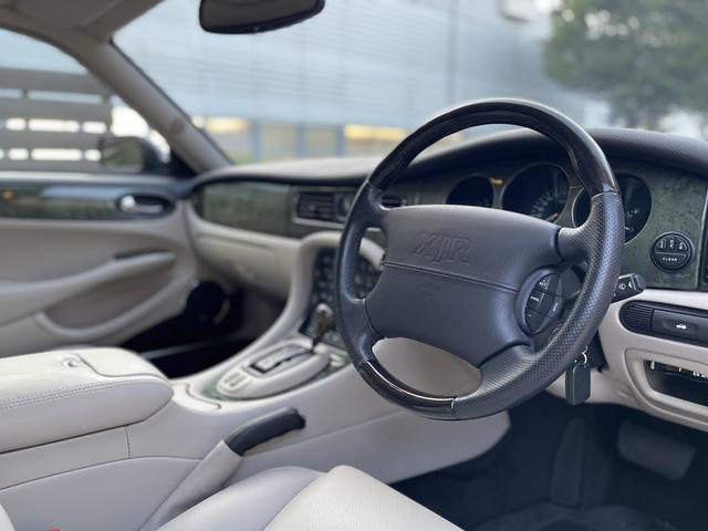 ＸＪ ＸＪＲ　４．０スーパーチャージドＶ８　ＸＪＲ　４．０スーパーチャージドＶ８（５名）走行９０００Ｋｍ・記録簿・禁煙・保証書・取説（8枚目）
