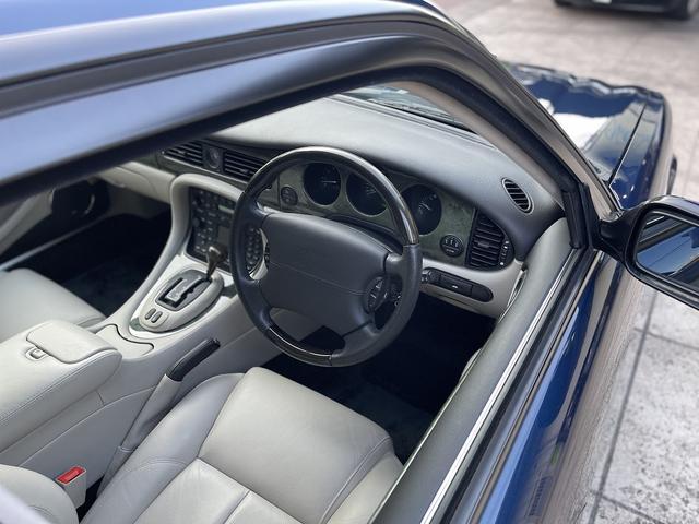 ＸＪ ＸＪＲ　４．０スーパーチャージドＶ８　ＸＪＲ　４．０スーパーチャージドＶ８（５名）走行９０００Ｋｍ・記録簿・禁煙・保証書・取説（17枚目）