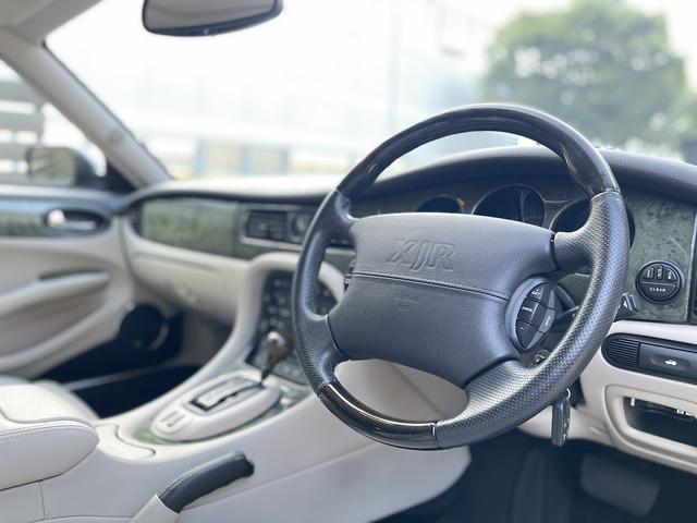 ＸＪ ＸＪＲ　４．０スーパーチャージドＶ８　ＸＪＲ　４．０スーパーチャージドＶ８（５名）走行９０００Ｋｍ・記録簿・禁煙・保証書・取説（18枚目）