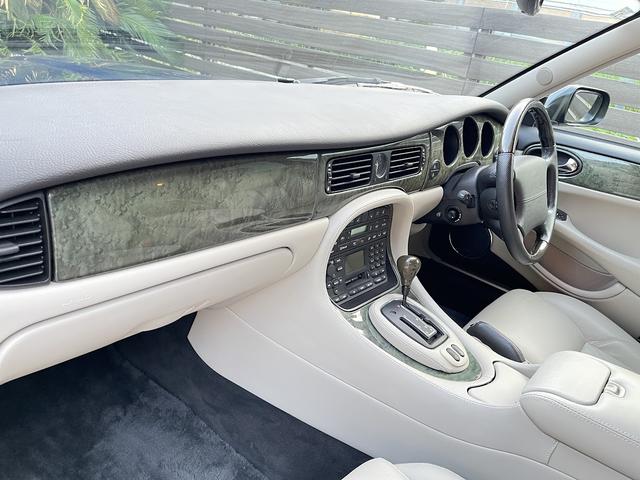 ＸＪ ＸＪＲ　４．０スーパーチャージドＶ８　ＸＪＲ　４．０スーパーチャージドＶ８（５名）走行９０００Ｋｍ・記録簿・禁煙・保証書・取説（19枚目）