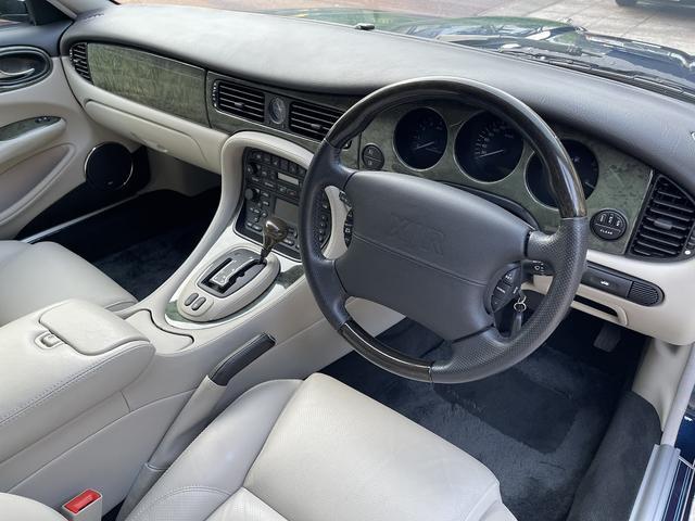 ＸＪ ＸＪＲ　４．０スーパーチャージドＶ８　ＸＪＲ　４．０スーパーチャージドＶ８（５名）走行９０００Ｋｍ・記録簿・禁煙・保証書・取説（31枚目）