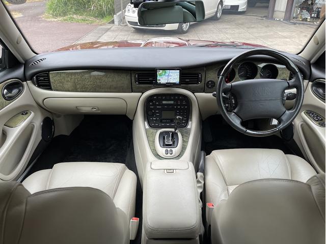 XJ XJR 4.0スーパーチャージドV8 XJR 4.0スーパーチャージドV8(5名)ガレージ保管・全車検記録簿・禁煙・保証書・純正車検証ケース・取説・純正スペアキー(3枚目)