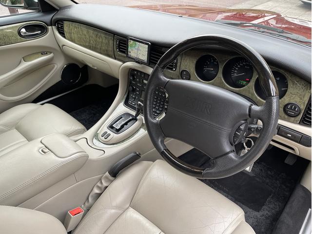 XJ XJR 4.0スーパーチャージドV8 XJR 4.0スーパーチャージドV8(5名)ガレージ保管・全車検記録簿・禁煙・保証書・純正車検証ケース・取説・純正スペアキー(10枚目)