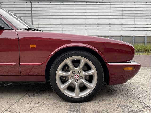 XJ XJR 4.0スーパーチャージドV8 XJR 4.0スーパーチャージドV8(5名)ガレージ保管・全車検記録簿・禁煙・保証書・純正車検証ケース・取説・純正スペアキー(25枚目)