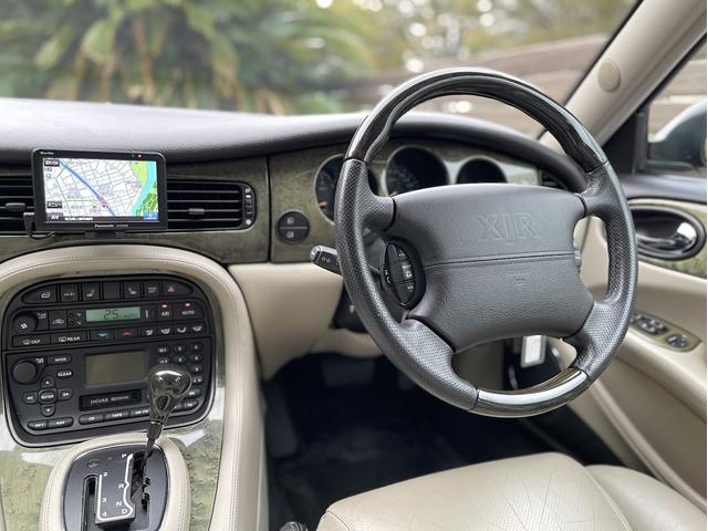 XJ XJR 4.0スーパーチャージドV8 XJR 4.0スーパーチャージドV8(5名)ガレージ保管・全車検記録簿・禁煙・保証書・純正車検証ケース・取説・純正スペアキー(28枚目)