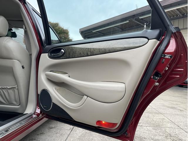 XJ XJR 4.0スーパーチャージドV8 XJR 4.0スーパーチャージドV8(5名)ガレージ保管・全車検記録簿・禁煙・保証書・純正車検証ケース・取説・純正スペアキー(33枚目)