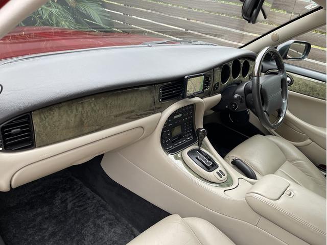 XJ XJR 4.0スーパーチャージドV8 XJR 4.0スーパーチャージドV8(5名)ガレージ保管・全車検記録簿・禁煙・保証書・純正車検証ケース・取説・純正スペアキー(36枚目)