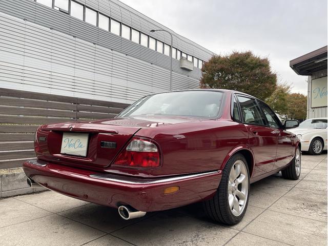 XJ XJR 4.0スーパーチャージドV8 XJR 4.0スーパーチャージドV8(5名)ガレージ保管・全車検記録簿・禁煙・保証書・純正車検証ケース・取説・純正スペアキー(48枚目)