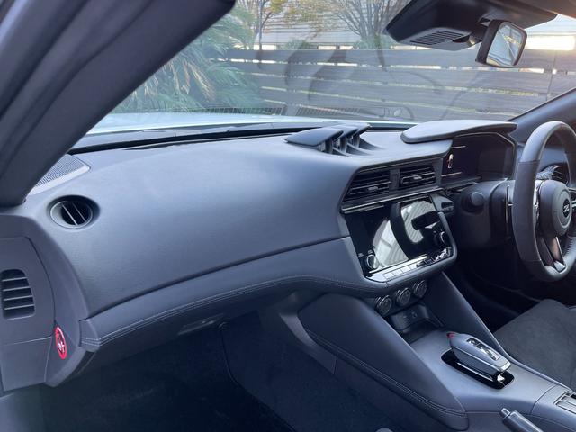 フェアレディZ ニスモ ワンオーナー・走行280Km・BOSE・Bカメラ・ETC・保証書・取説・スペアキー(27枚目)