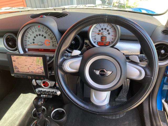 ＭＩＮＩ クーパーＳ　ＥＴＣ　ナビ　アルミホイール　ＨＩＤ　ＡＴ　盗難防止システム　ＡＢＳ　エアコン　パワーステアリング　パワーウィンドウ　運転席エアバッグ　助手席エアバッグ（3枚目）