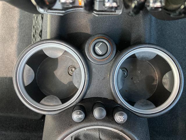 ＭＩＮＩ クーパーＳ　ＥＴＣ　ナビ　アルミホイール　ＨＩＤ　ＡＴ　盗難防止システム　ＡＢＳ　エアコン　パワーステアリング　パワーウィンドウ　運転席エアバッグ　助手席エアバッグ（9枚目）