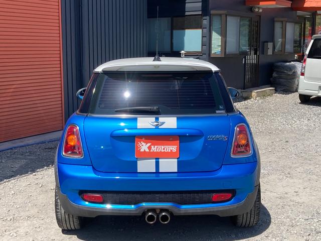 ＭＩＮＩ クーパーＳ　ＥＴＣ　ナビ　アルミホイール　ＨＩＤ　ＡＴ　盗難防止システム　ＡＢＳ　エアコン　パワーステアリング　パワーウィンドウ　運転席エアバッグ　助手席エアバッグ（16枚目）