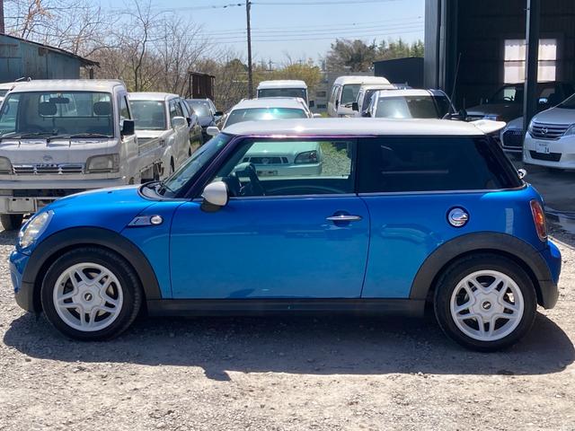 ＭＩＮＩ クーパーＳ　ＥＴＣ　ナビ　アルミホイール　ＨＩＤ　ＡＴ　盗難防止システム　ＡＢＳ　エアコン　パワーステアリング　パワーウィンドウ　運転席エアバッグ　助手席エアバッグ（22枚目）