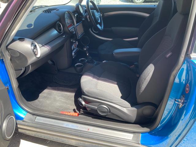 ＭＩＮＩ クーパーＳ　ＥＴＣ　ナビ　アルミホイール　ＨＩＤ　ＡＴ　盗難防止システム　ＡＢＳ　エアコン　パワーステアリング　パワーウィンドウ　運転席エアバッグ　助手席エアバッグ（27枚目）