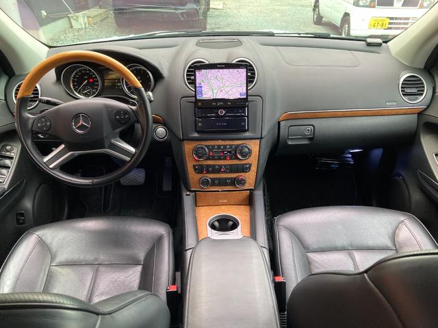 ＧＬクラス ＧＬ５５０　４マチック　４ＷＤ　左ハンドル　ＥＴＣ　バックカメラ　クリアランスソナー　オートクルーズコントロール　パワーシート　サンルーフ　ナビ　ＴＶ　オートライト　ＨＩＤ　アルミホイール　スマートキー　電動格納ミラー（2枚目）