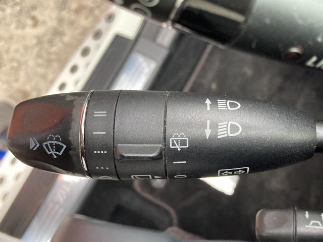 ＧＬクラス ＧＬ５５０　４マチック　４ＷＤ　左ハンドル　ＥＴＣ　バックカメラ　クリアランスソナー　オートクルーズコントロール　パワーシート　サンルーフ　ナビ　ＴＶ　オートライト　ＨＩＤ　アルミホイール　スマートキー　電動格納ミラー（29枚目）