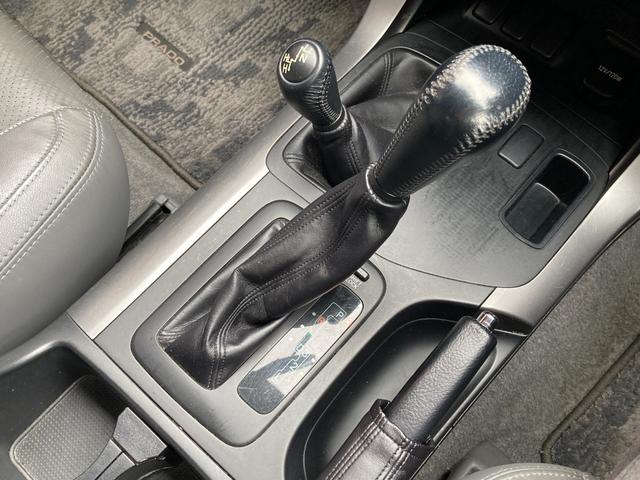 シフトレバー。ぜひ一度お客様の目で確認してください。