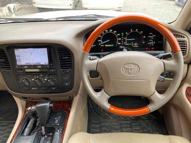 ランドクルーザー１００ ＶＸリミテッド　Ｇセレクション　４ＷＤ　ＥＴＣ　バックカメラ　オートクルーズコントロール　サンルーフ　ナビ　ＴＶ　アルミホイール　キーレスエントリー　シートヒーター　ＡＴ　盗難防止システム　衝突安全ボディ　ＣＤ　ＵＳＢ（3枚目）