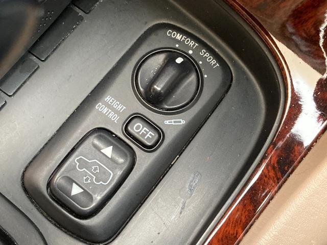 ランドクルーザー１００ ＶＸリミテッド　Ｇセレクション　４ＷＤ　ＥＴＣ　バックカメラ　オートクルーズコントロール　サンルーフ　ナビ　ＴＶ　アルミホイール　キーレスエントリー　シートヒーター　ＡＴ　盗難防止システム　衝突安全ボディ　ＣＤ　ＵＳＢ（10枚目）