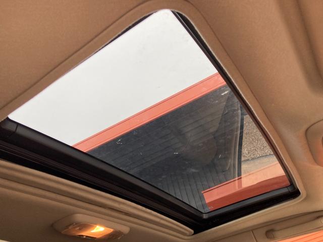ランドクルーザー１００ ＶＸリミテッド　Ｇセレクション　４ＷＤ　ＥＴＣ　バックカメラ　オートクルーズコントロール　サンルーフ　ナビ　ＴＶ　アルミホイール　キーレスエントリー　シートヒーター　ＡＴ　盗難防止システム　衝突安全ボディ　ＣＤ　ＵＳＢ（11枚目）