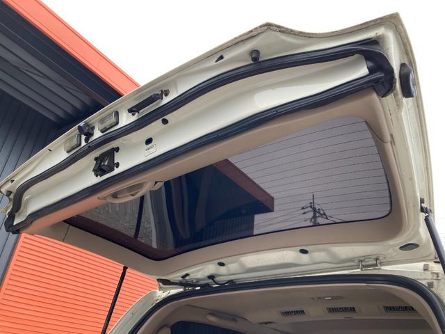 ランドクルーザー１００ ＶＸリミテッド　Ｇセレクション　４ＷＤ　ＥＴＣ　バックカメラ　オートクルーズコントロール　サンルーフ　ナビ　ＴＶ　アルミホイール　キーレスエントリー　シートヒーター　ＡＴ　盗難防止システム　衝突安全ボディ　ＣＤ　ＵＳＢ（24枚目）