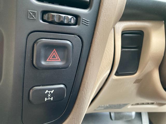 ランドクルーザー１００ ＶＸリミテッド　Ｇセレクション　４ＷＤ　ＥＴＣ　バックカメラ　オートクルーズコントロール　サンルーフ　ナビ　ＴＶ　アルミホイール　キーレスエントリー　シートヒーター　ＡＴ　盗難防止システム　衝突安全ボディ　ＣＤ　ＵＳＢ（41枚目）