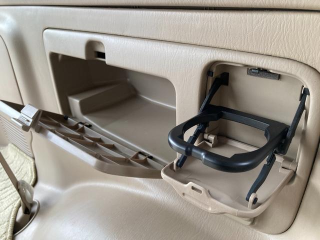 ランドクルーザー１００ ＶＸリミテッド　Ｇセレクション　４ＷＤ　ＥＴＣ　バックカメラ　オートクルーズコントロール　サンルーフ　ナビ　ＴＶ　アルミホイール　キーレスエントリー　シートヒーター　ＡＴ　盗難防止システム　衝突安全ボディ　ＣＤ　ＵＳＢ（43枚目）