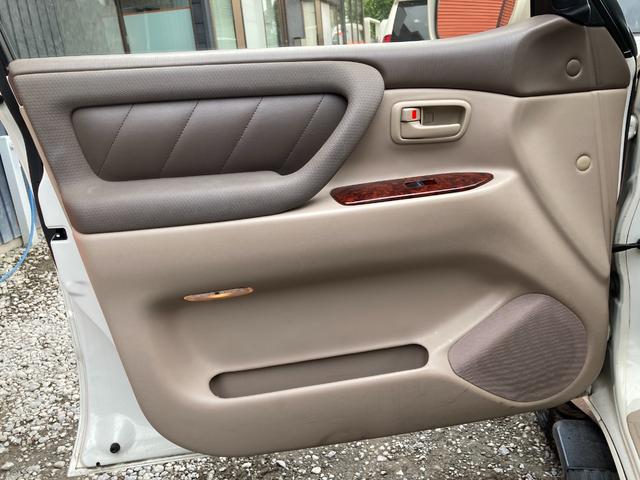 ランドクルーザー１００ ＶＸリミテッド　Ｇセレクション　４ＷＤ　ＥＴＣ　バックカメラ　オートクルーズコントロール　サンルーフ　ナビ　ＴＶ　アルミホイール　キーレスエントリー　シートヒーター　ＡＴ　盗難防止システム　衝突安全ボディ　ＣＤ　ＵＳＢ（44枚目）