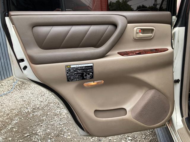 ランドクルーザー１００ ＶＸリミテッド　Ｇセレクション　４ＷＤ　ＥＴＣ　バックカメラ　オートクルーズコントロール　サンルーフ　ナビ　ＴＶ　アルミホイール　キーレスエントリー　シートヒーター　ＡＴ　盗難防止システム　衝突安全ボディ　ＣＤ　ＵＳＢ（66枚目）
