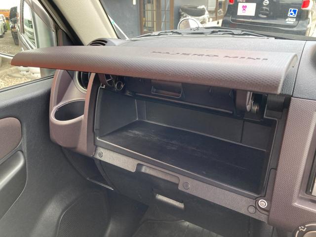 パジェロミニ ＶＲ　４ＷＤ　電動格納ミラー　シートヒーター　ＭＴ　盗難防止システム　ＡＢＳ　ＣＤ　ミュージックプレイヤー接続可　アルミホイール　衝突安全ボディ　エアコン　パワーステアリング　パワーウィンドウ（9枚目）