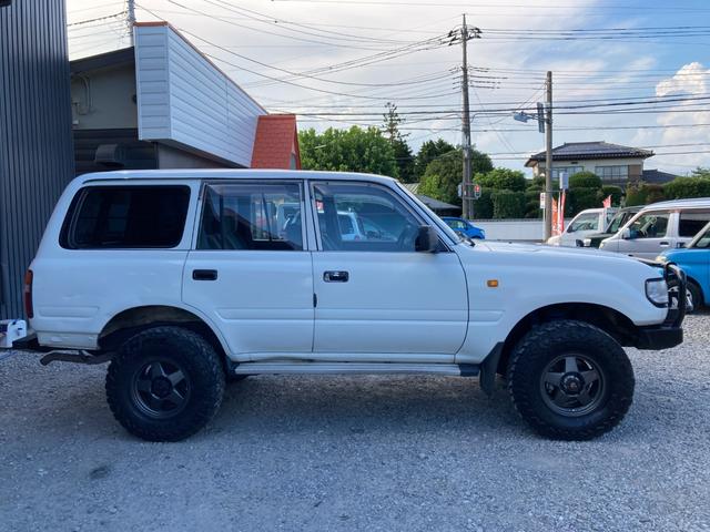 ランドクルーザー８０ ＧＸ　４ＷＤ　ＥＴＣ　バックカメラ　ナビ　ＴＶ　アルミホイール　シートヒーター　ＭＴ　ＣＤ　ＵＳＢ　ミュージックプレイヤー接続可（4枚目）