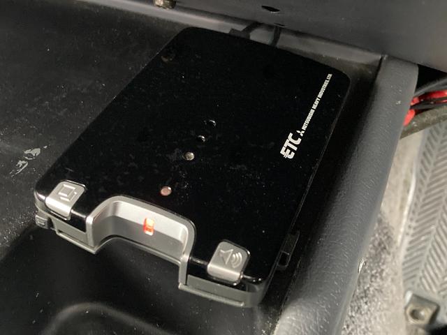 ランドクルーザー８０ ＶＸリミテッド　４ＷＤ　ＥＴＣ　バックカメラ　オートクルーズコントロール　サンルーフ　ナビ　ＴＶ　オートライト　ヘッドライトウォッシャー　アルミホイール　ＡＴ　ＣＤ　ＵＳＢ　Ｂｌｕｅｔｏｏｔｈ（9枚目）