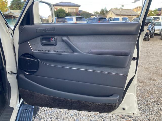 ランドクルーザー８０ ＶＸリミテッド　４ＷＤ　ＥＴＣ　バックカメラ　オートクルーズコントロール　サンルーフ　ナビ　ＴＶ　オートライト　ヘッドライトウォッシャー　アルミホイール　ＡＴ　ＣＤ　ＵＳＢ　Ｂｌｕｅｔｏｏｔｈ（33枚目）