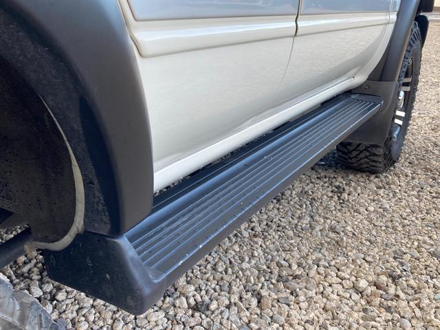 ランドクルーザー８０ ＶＸリミテッド　４ＷＤ　ＥＴＣ　バックカメラ　オートクルーズコントロール　サンルーフ　ナビ　ＴＶ　オートライト　ヘッドライトウォッシャー　アルミホイール　ＡＴ　ＣＤ　ＵＳＢ　Ｂｌｕｅｔｏｏｔｈ（76枚目）