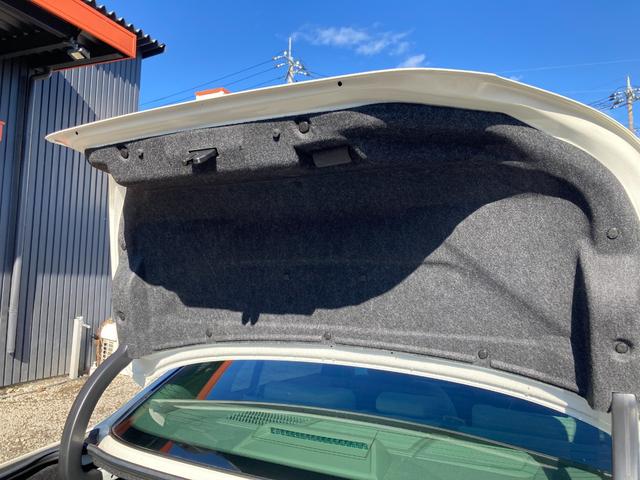 シーマ ４５０ＸＬ　ＥＴＣ　アルミホイール　ＨＩＤ　ＡＴ　キーレスエントリー　電動格納ミラー　盗難防止システム　パワーシート　ＣＤ　ＤＶＤ再生　カセット　ＡＢＳ　エアコン　パワーステアリング　パワーウィンドウ（22枚目）