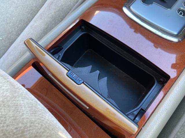 シーマ ４５０ＸＬ　ＥＴＣ　アルミホイール　ＨＩＤ　ＡＴ　キーレスエントリー　電動格納ミラー　盗難防止システム　パワーシート　ＣＤ　ＤＶＤ再生　カセット　ＡＢＳ　エアコン　パワーステアリング　パワーウィンドウ（28枚目）